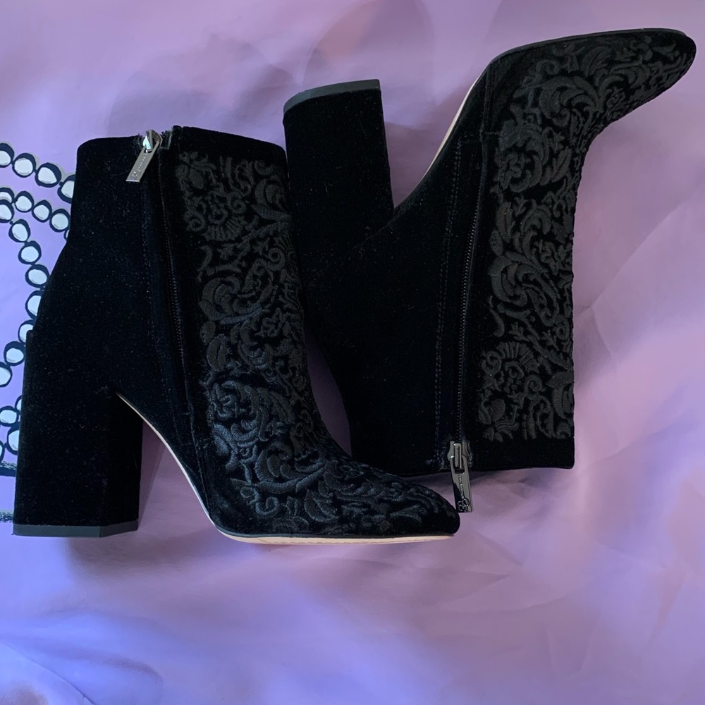 🦋SALE🦋 Wovella Ankle Boot - Picture 5 of 9